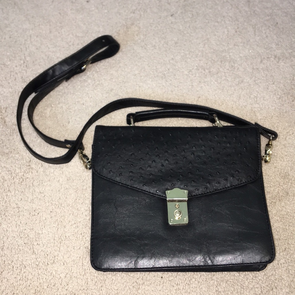 UO shoulder bag - black NWT